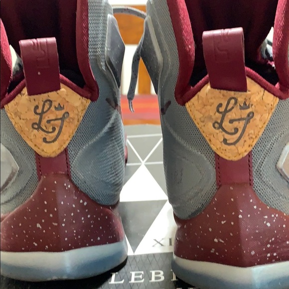 Lebron 13 LMTD opening nights. Size 14 - Picture 3 of 7